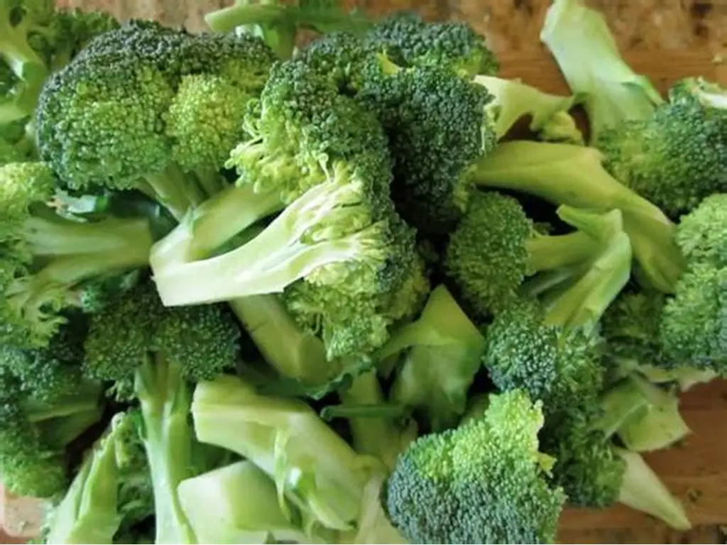 Grade A Fresh Fresh Broccoli - Medium (500g)
