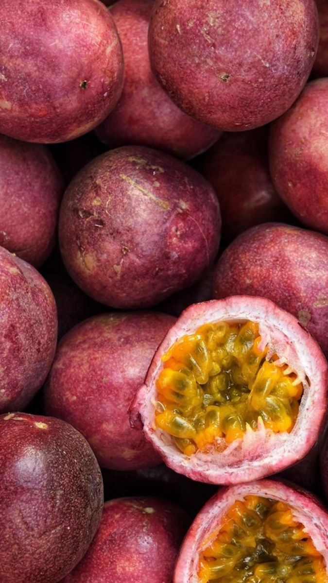 Premium Produce Grade A Premium Premium Fresh Passion Fruits - Large (1kg)