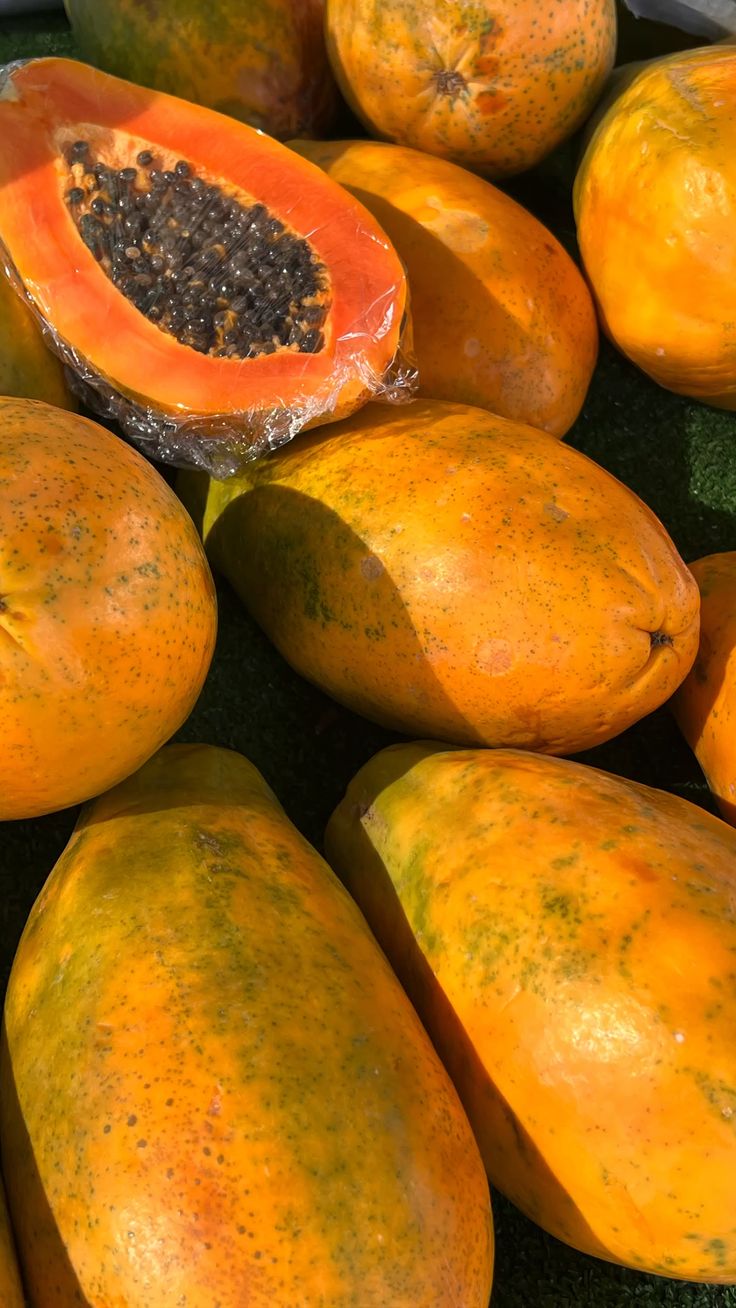 Organic Farm Organic Fresh Red Pawpaw - Medium (1kg) - Crate